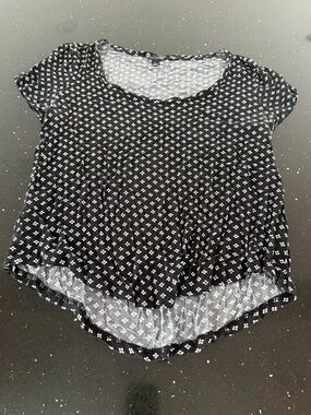 Ann Taylor Black Short Sleeve Scoop Neck Top with White Micro Floral Print